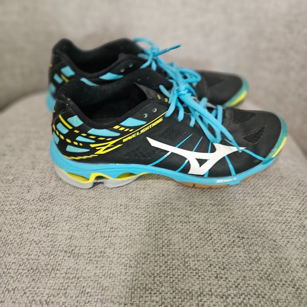 Mizuno women's volleyball sneakers size 10 like new condition